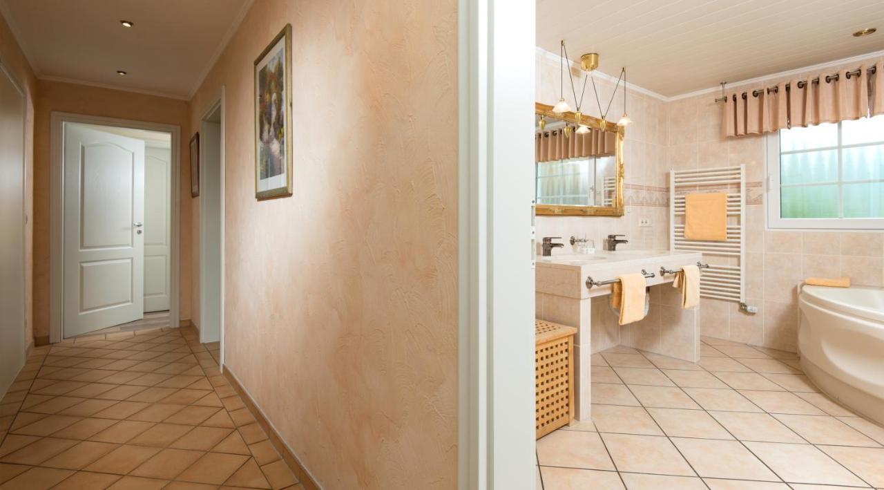 Weinhotel Sonnenschein Ernst Luaran gambar