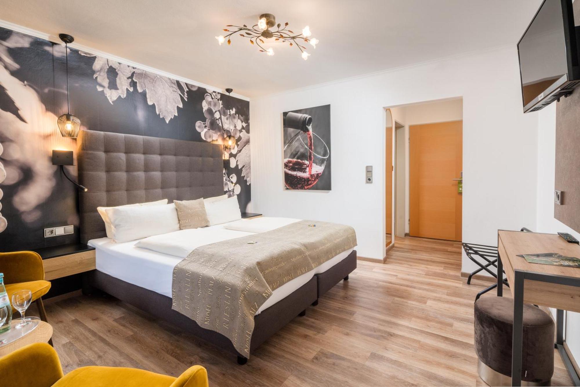 Weinhotel Sonnenschein Ernst Luaran gambar