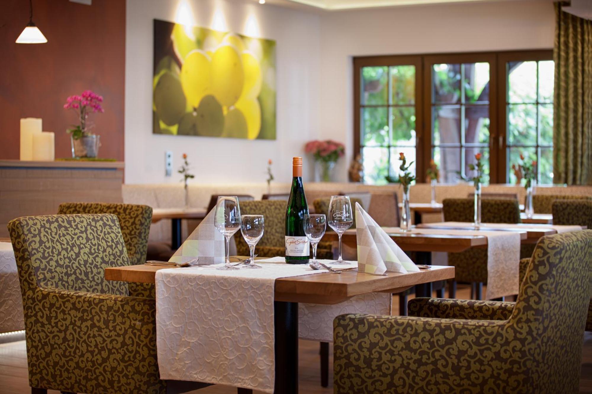Weinhotel Sonnenschein Ernst Luaran gambar