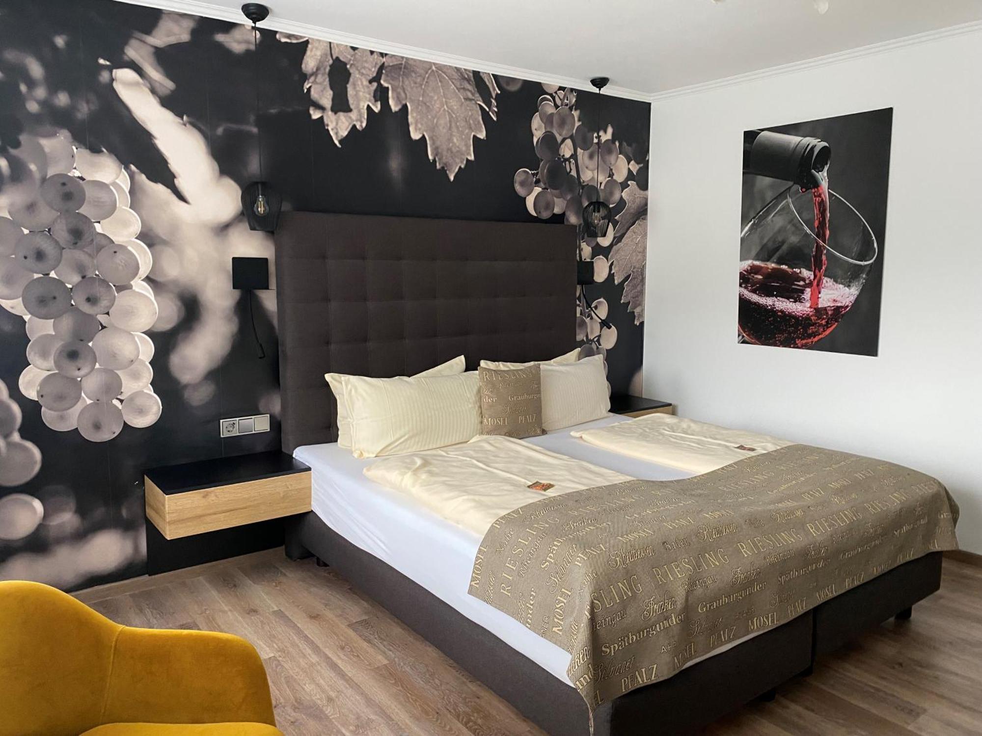 Weinhotel Sonnenschein Ernst Luaran gambar