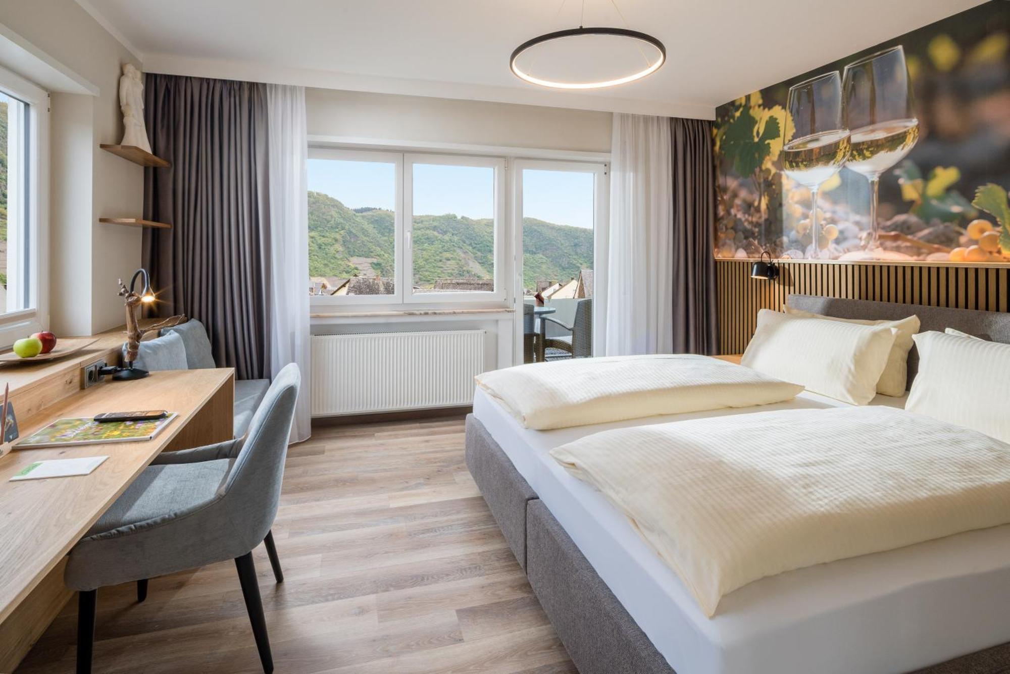 Weinhotel Sonnenschein Ernst Luaran gambar