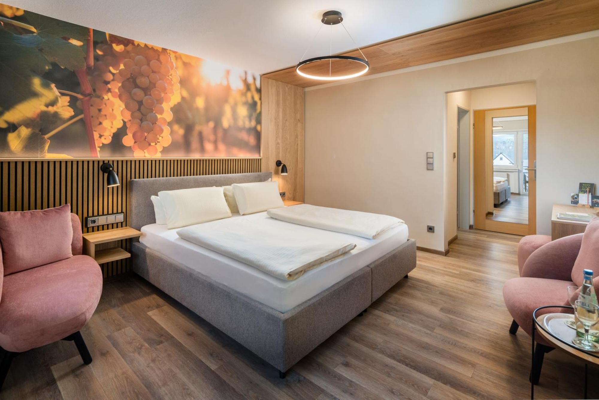 Weinhotel Sonnenschein Ernst Luaran gambar