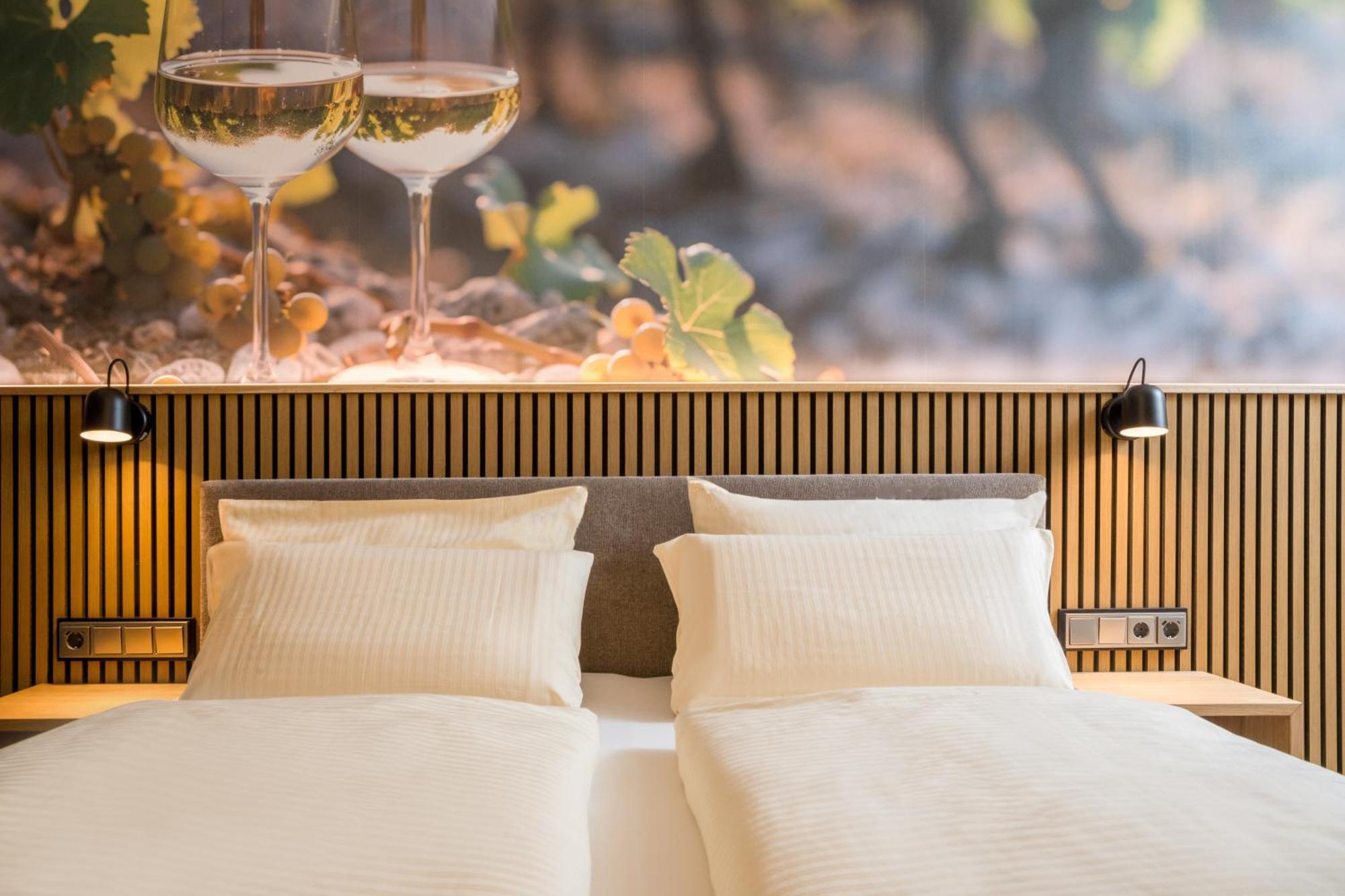 Weinhotel Sonnenschein Ernst Luaran gambar