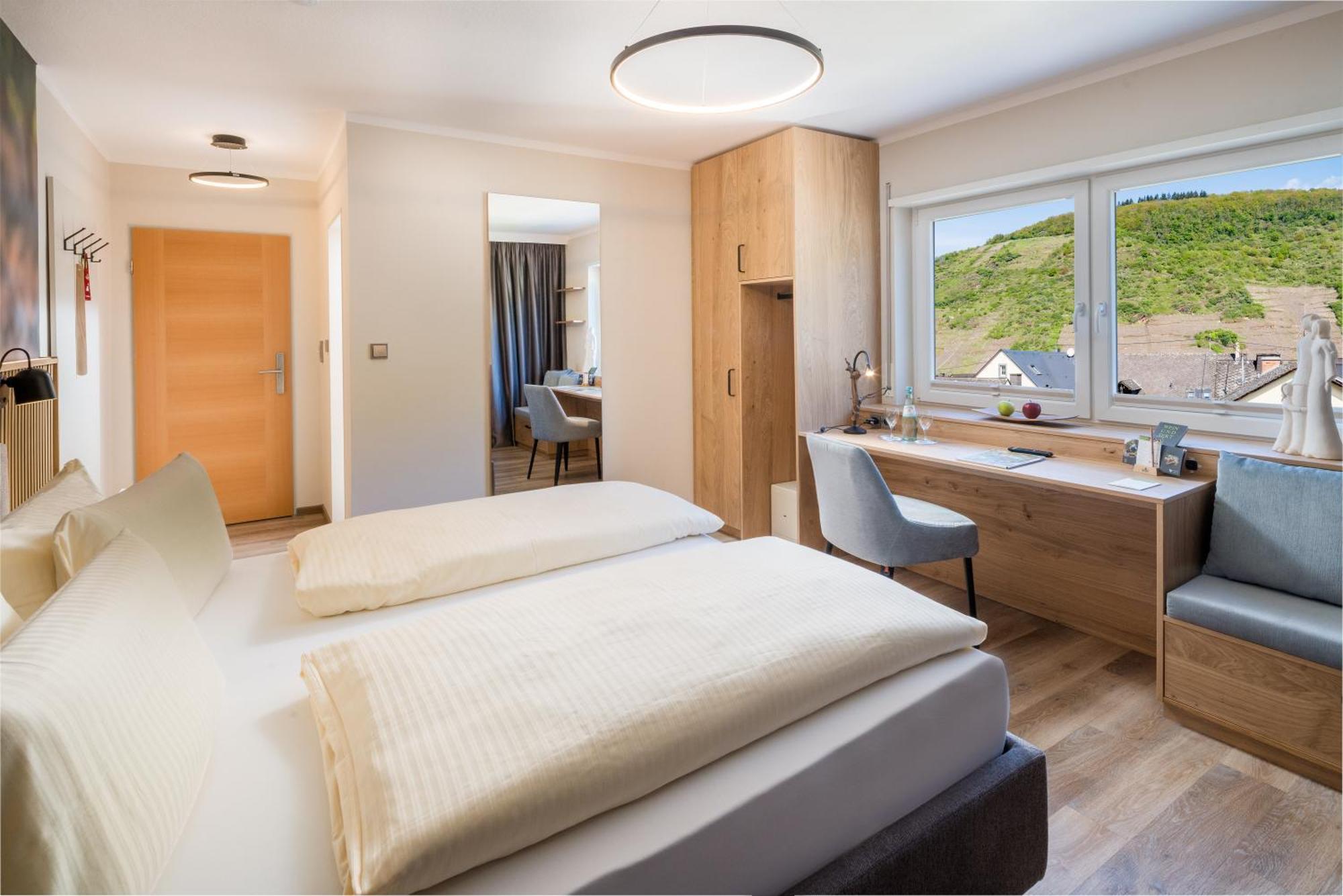 Weinhotel Sonnenschein Ernst Luaran gambar