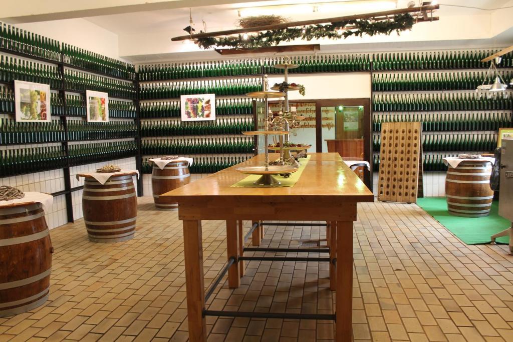 Weinhotel Sonnenschein Ernst Luaran gambar