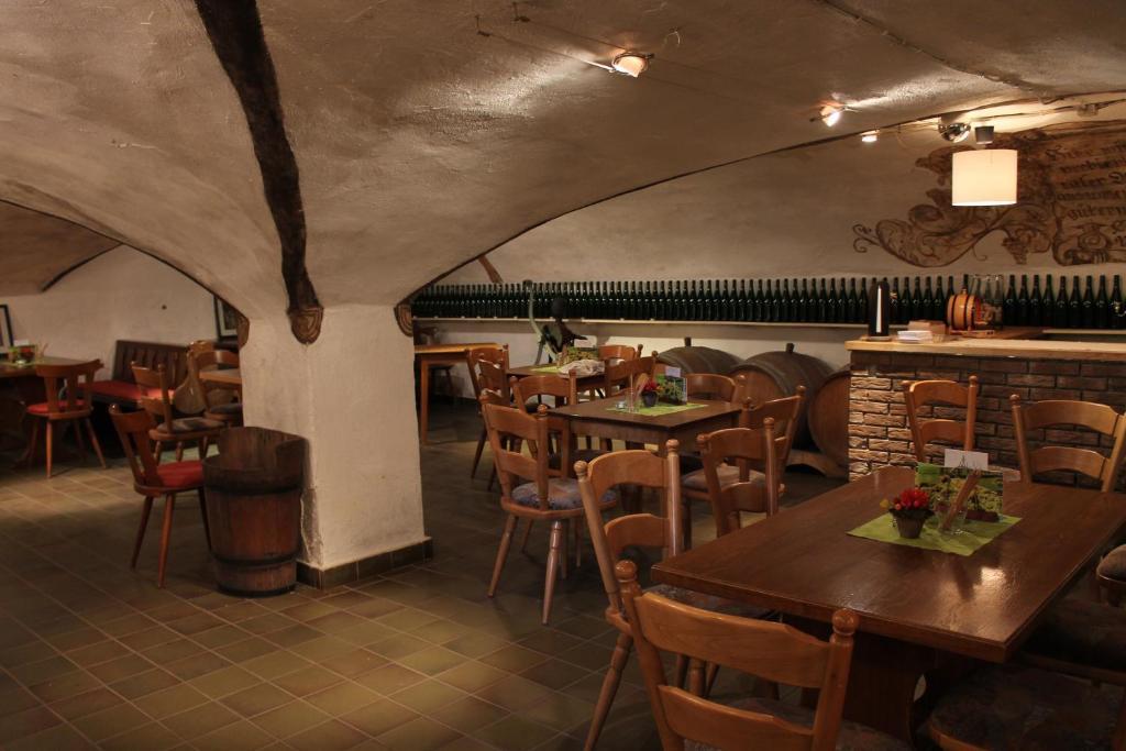 Weinhotel Sonnenschein Ernst Luaran gambar