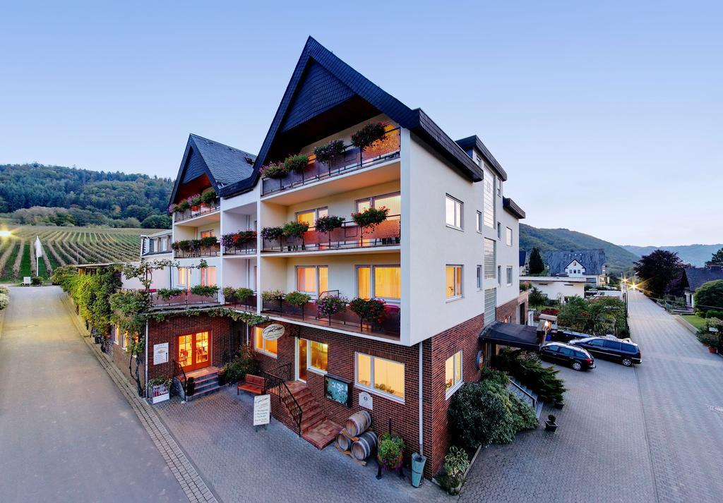 Weinhotel Sonnenschein Ernst Luaran gambar