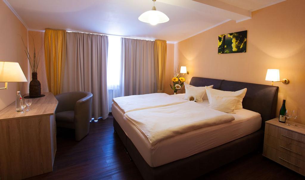 Weinhotel Sonnenschein Ernst Bilik gambar