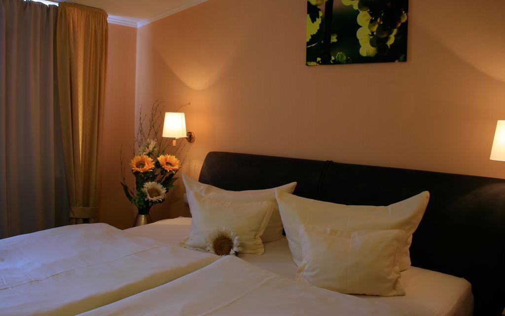 Weinhotel Sonnenschein Ernst Bilik gambar
